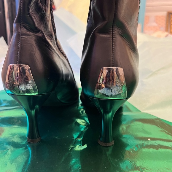 Donald Pliner - Picture 2 of 4